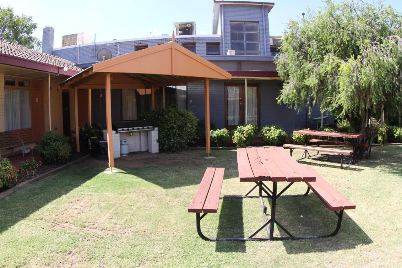Townhouse Motel Каура Екстериор снимка